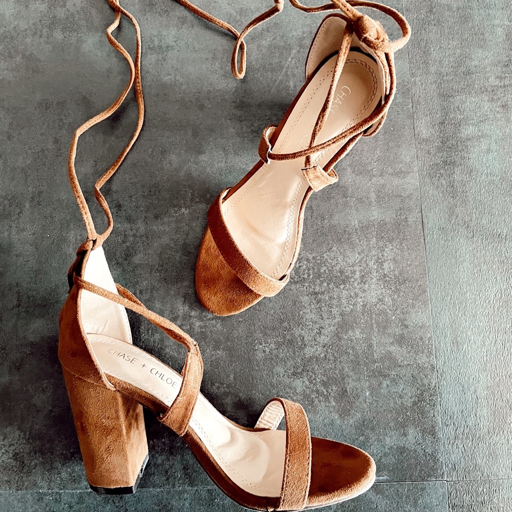 Sexy faux suede heel! (BRAND NEW)
